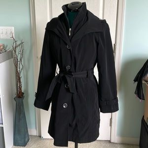 Lightweight hooded rain coat